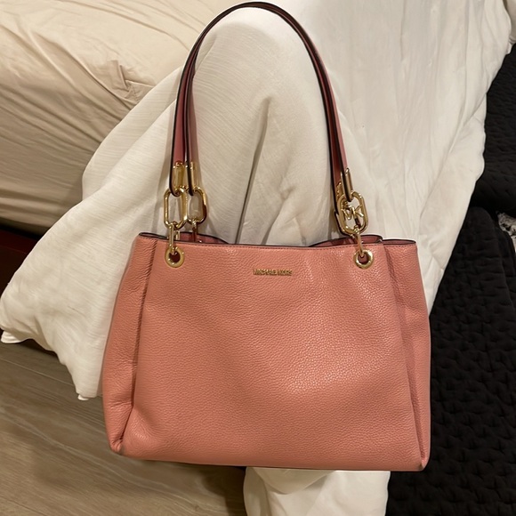 Michael Kors Trisha Large Pebbled Leather Shoulder Bag - Picture 3 of 17